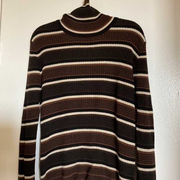 Brown striped turtleneck - Picture 2 of 3